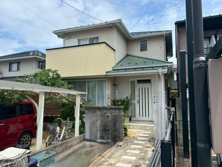 瑞穂市の屋根塗装　グリーンの屋根と暮らす