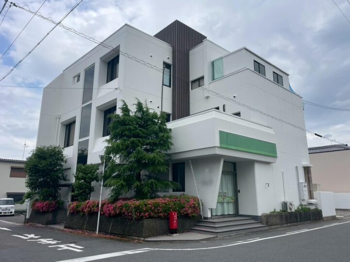 大垣市の外壁塗装・防水工事・擁壁塗装　清潔感と信頼の白い外壁