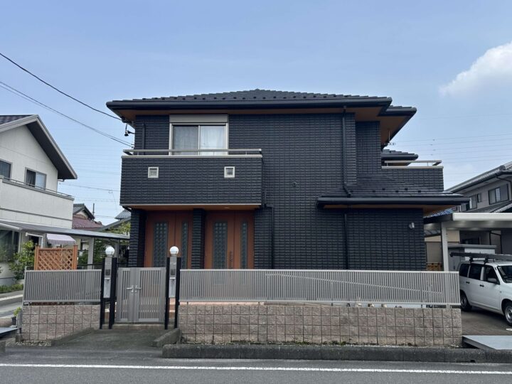 安八郡神戸町の外壁塗装・屋根塗装　重厚感と洗練が融合する家