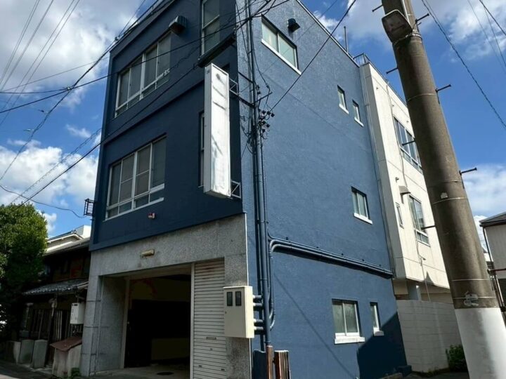 岐阜市の外壁塗装・防水工事　ネイビーブルーが映える都会的な外壁塗装