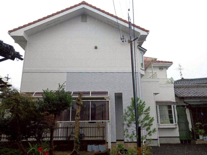 大垣市の外壁塗装　白×グレーの上品モダンな外壁