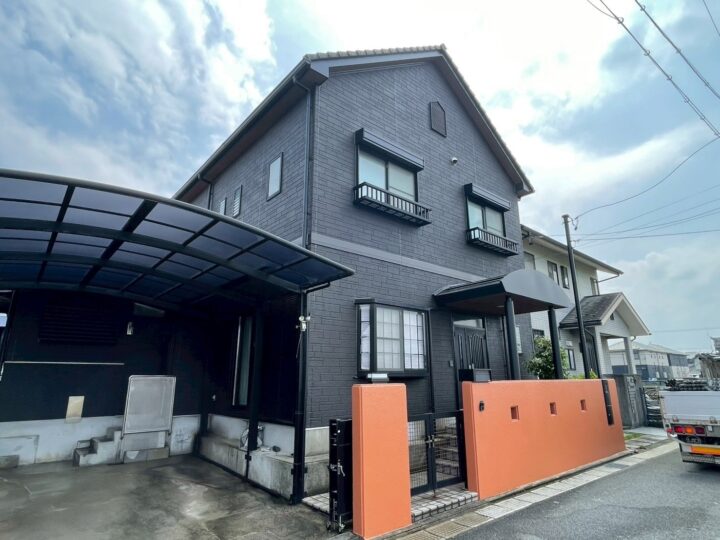 大垣市の外壁塗装・擁壁塗装　重厚感と彩りが調和する住まい