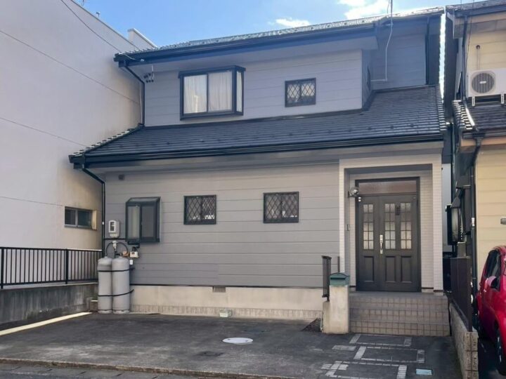 瑞穂市の外壁塗装・屋根塗装　スタイリッシュな黒×グレー外壁の家
