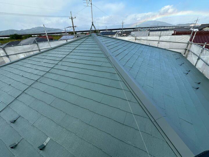 大垣市の屋根塗装　深みのあるグリーンが映える屋根