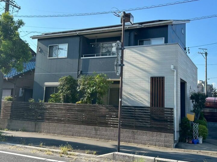 羽島市の外壁塗装・屋根塗装・木部塗装　深緑が映えるモダン外壁の家