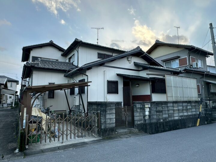 安八郡神戸町の施工事例　木の温もりを活かした外壁