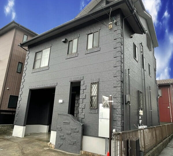 大垣市の外壁塗装・屋根塗装・巾木塗装・擁壁塗装・防水工事　ダークトーンで引き締めたモダン外壁塗装