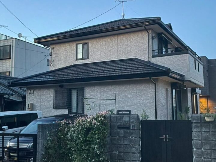 本巣市の外壁塗装・屋根塗装・瓦補修　重厚感ある屋根色と調和する美しい外壁塗装の家